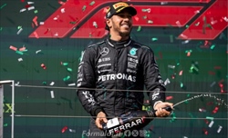 La Ferrari scarica Sainz per Hamilton, Patrese: «Il vero problema è un altro» - La Ferrari scarica Sainz per Hamilton, Patrese: «Il vero problema è un altro»