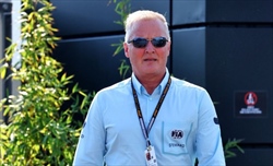 La FIA licenzia lo steward Johnny Herbert: il motivo