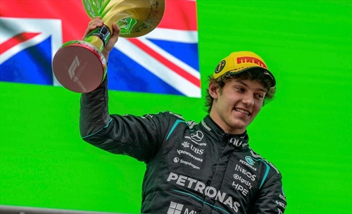 La figurina da 200mila dollari dice tutto: Antonelli è già un fenomeno culturale - La figurina da 200mila dollari dice tutto: Antonelli è già un fenomeno culturale