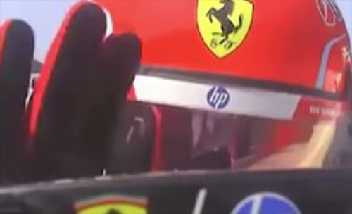 La frustrazione di Leclerc dopo le FP3: pugno al volante e sfogo in radio. Il motivo - La frustazione di Leclerc dopo le FP3: pugno al volante e sfogo in radio. Il motivo