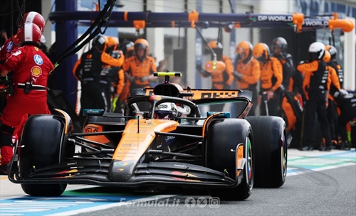 La McLaren è peggiorata tantissimo nei pit stop. Crollo o rischio calcolato?