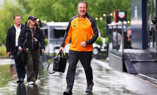 La McLaren mette all’asta la vettura 2026 prima del debutto in pista
