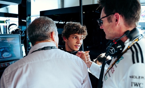 La Mercedes difende Antonelli: «Responsabilità del team»