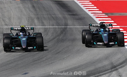 La Mercedes era troppo distratta per battere Hamilton - La Mercedes era troppo distratta per battere Hamilton