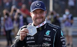 La Mercedes saluta Bottas: Vittorie impossibili senza di te. Ancora in silenzio Hamilton