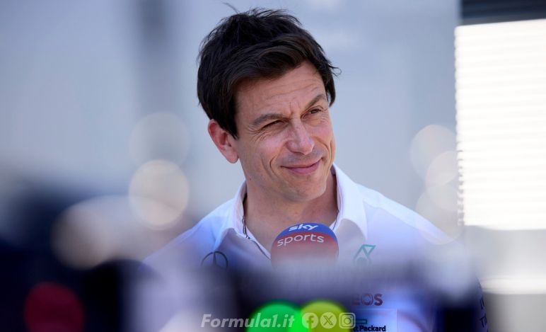 La promessa di Wolff: «Vogliamo dare la macchina migliore ad entrambi i piloti» 