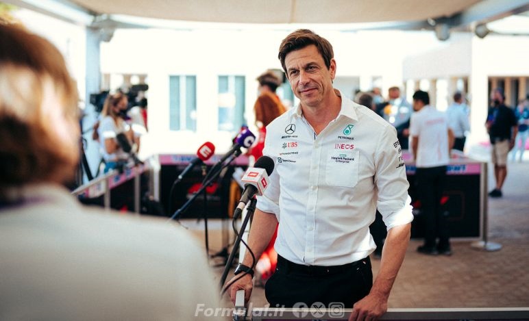 La promessa di Wolff: «Vogliamo dare la macchina migliore ad entrambi i piloti» 