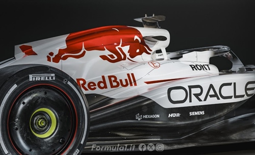 La Red Bull svela la livrea per il GP del Giappone: torna il bianco per la Honda - La Red Bull svela la livrea per il GP del Giappone: torna il bianco per la Honda