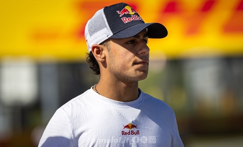 La Red Bull vuole la superlicenza per Lindblad: per lui un sedile nel 2026?