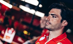 La toccante lettera dei Tifosi Ferrari a Sainz: «Certi che questo non sia un addio»