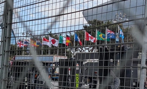 Lawson dimenticato sulla griglia: a Baku un dettaglio non è rimasto inosservato  - Lawson dimenticato sulla griglia: a Baku un dettaglio non è rimasto inosservato 