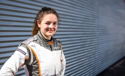 Le 3 donne pilota che hanno maggiori possibilità di arrivare in F1, una cresciuta nel FDA - Le 3 donne pilota che hanno maggiori possibilità di arrivare in F1, una cresciuta nel FDA