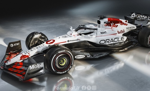 All’asta le tute di Verstappen e Tsunoda: raccolti fondi per la ricerca sul midollo spinale - Le tute di Verstappen e Tsunoda raccolgono fondi per la ricerca sul midollo spinale