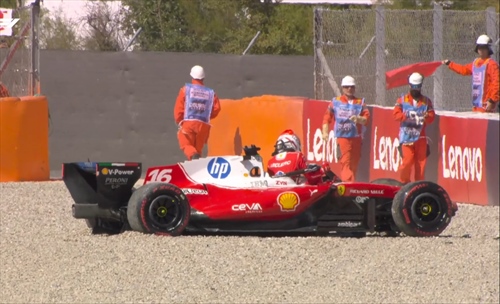 Leclerc a muro durante le Qualifiche a Barcellona - Leclerc a muro durante le Qualifiche a Barcellona