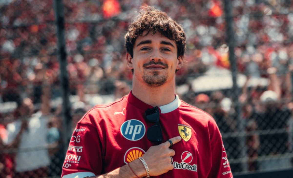Leclerc abbraccia i meccanici a Imola: molto più di una frase stampata sopra ad un casco Leclerc abbraccia i meccanici a Imola: molto più di una frase stampata sopra ad un casco