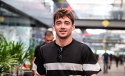 Leclerc: «Avevo avviato un progetto di moda, ma poi... Hamilton? Coraggioso vestirsi così»