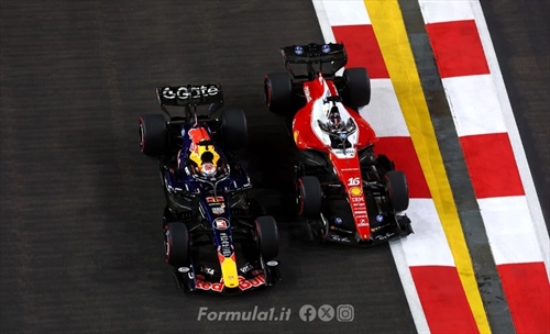 Leclerc butta una chance di vittoria: l’errore nei primi giri