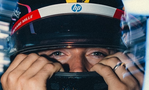 Leclerc cambia look: svelato il casco speciale per Singapore