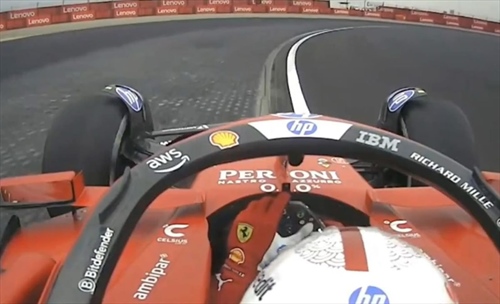 Leclerc le prova tutte per appesantire la SF-25: gli onboard dal GP di Cina - Leclerc cerca l'erba per appesantire la SF-25: gli onboard dal GP di Cina