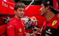 Leclerc: «Con Carlos ho un buon rapporto, ma i media ci bersagliano»
