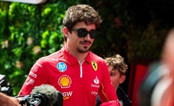 Leclerc: «Con Lewis potrò dimostrare di cosa sono capace. Se sarò clemente? Certo che no»