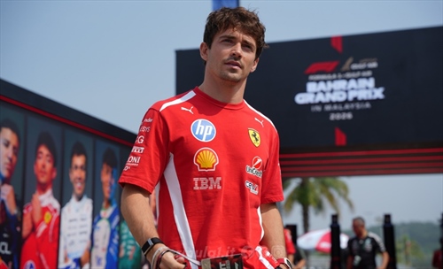 Leclerc e Hamilton difendono Vasseur: «Voci stupide, Fred non si tocca» - Leclerc e Hamilton difendono Vasseur: «Stupide voci, Fred non si tocca»