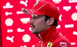 Leclerc, malinteso in radio con l'ingegnere: «Cosa diavolo significa? Non capisco» - Leclerc e i problemi di comunicazione con l'ingegnere: «Non capisco»