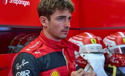 Leclerc fermo in pit lane: spunta l'ipotesi di un errore anche del pilota