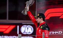 Leclerc, il rinnovo con Ferrari e lo sfottò di Ryanair: «L'unica cosa che puoi vincere è...» - Leclerc, il rinnovo con Ferrari e lo sfottò di Ryanair: «L'unica cosa che puoi vincere è...»