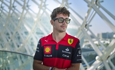 Leclerc: «La Ferrari è un sogno, bello far emozionare tifosi e bambini. Le mie passioni? Arte, musica e moda»