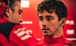 Leclerc non sapeva del secondo pit stop di Verstappen, la reazione del monegasco