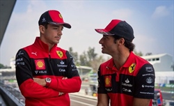 Leclerc o Sainz? Arnoux: «Punterei su Charles. Il secondo deve aiutare senza fare storie» - Leclerc o Sainz? Arnoux: «Punterei su Charles. Il secondo deve aiutare senza fare storie»