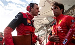 Leclerc o Sainz? Arnoux: «Punterei su Charles. Il secondo deve aiutare senza fare storie» - Leclerc o Sainz? Arnoux: «Punterei su Charles. Il secondo deve aiutare senza fare storie»