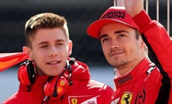 Leclerc racconta come il suo fratellino lo ha aiutato a diventare un pilota migliore 