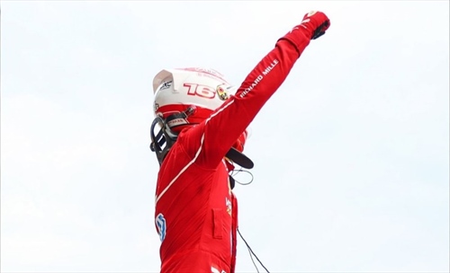 Leclerc resta cauto ma non nasconde il sogno: «La macchina va meglio alla domenica»