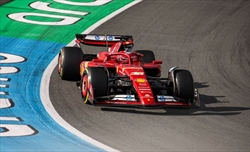 Leclerc sfuria nel team radio: «Lasciatemi in pace, la macchina è una me**a»
