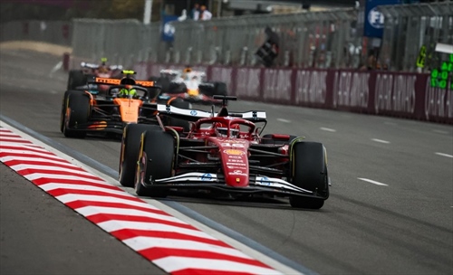 Leclerc sceglie la tradizione e sostiene il ritorno dei motori non turbo-ibridi - Leclerc si schiera: sì ai V10, no alle griglie invertite