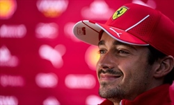 Leclerc sul futuro di Sainz: «So che sta parlando con molte scuderie»