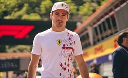 Leclerc tedoforo per un giorno: a lui l'onore di portare la fiamma olimpica nel Principato - Leclerc tedoforo per un giorno: a lui l'onore di portare la fiamma olimpica nel Principato