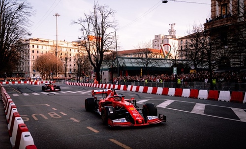 Leclerc spiega la forza di Vasseur. Poi pizzica la stampa: «Troppe aspettative»  - Leclerc: «Vasseur tiene a bada le emozioni». Poi pizzica la stampa 