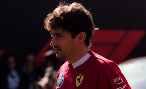 «Leclerc, zitto e guida»: Ferrari nell'occhio del ciclone