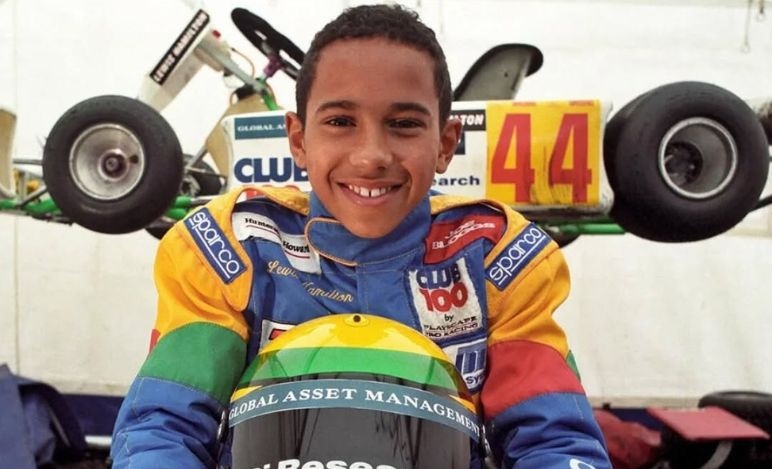 Lettera a Lewis Hamilton per i suoi 40 anni: un bambino sognatore diventato Re Lettera a Lewis Hamilton per i suoi 40 anni: un bambino sognatore diventato Re