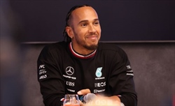 Lewis, ascolta Brundle: «In Ferrari fai come Schumacher. Mercedes ti escluderà» - Lewis, ascolta Brundle: «In Ferrari fai come Schumacher. Mercedes ti escluderà»