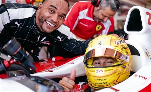 Lewis e Nicolas Hamilton a Fiorano: l'emozionante giro sulla Ferrari 3-Seater