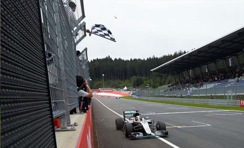 Lewis Hamilton, Nico Rosberg e un ultimo giro da «idioti»: Austria 2016 - Lewis Hamilton, Nico Rosberg e un ultimo giro da «idioti»: Austria 2016