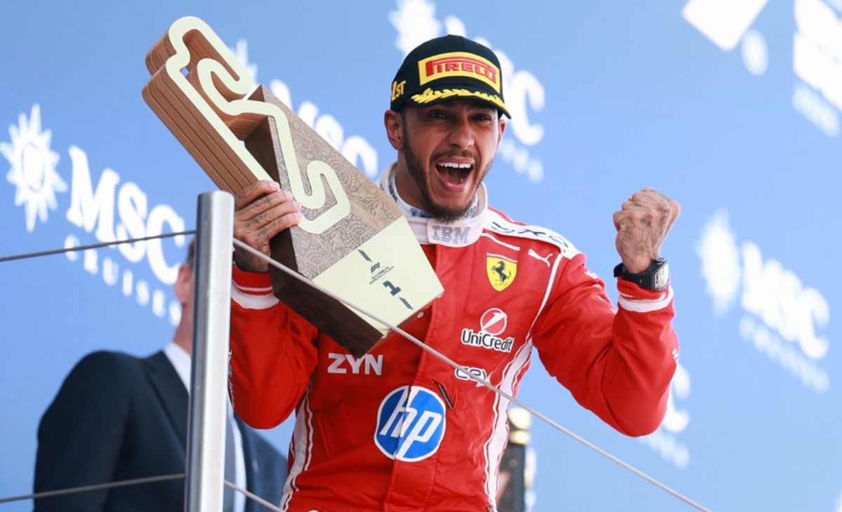 Lewis Hamilton vuole ancora la Ferrari: pronto il rinnovo per il 2027