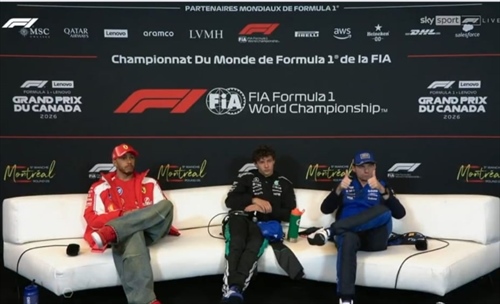 «Li ringrazio»: la comica reazione di Verstappen alla strategia McLaren - «Li ringrazio»: la comica reazione di Verstappen alla strategia McLaren