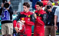 Lo sfogo di Leclerc: «Non dovevamo reagire alla mossa di Max, era chiaro il suo intento» - Lo sfogo di Leclerc: «Non dovevamo reagire alla mossa di Max, era chiaro il suo intento»