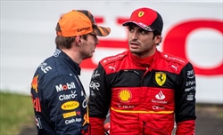 Lo sfogo di Sainz in conferenza stampa: «Va sempre a favore di Leclerc, sono stufo» - Lo sfogo di Sainz in conferenza stampa: «Va sempre a favore di Leclerc, sono stufo»