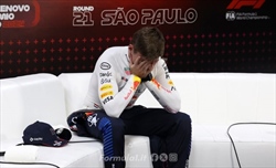 Lodi e critiche a Verstappen, Herbert: «Che bisogno ha di comportarsi così?»